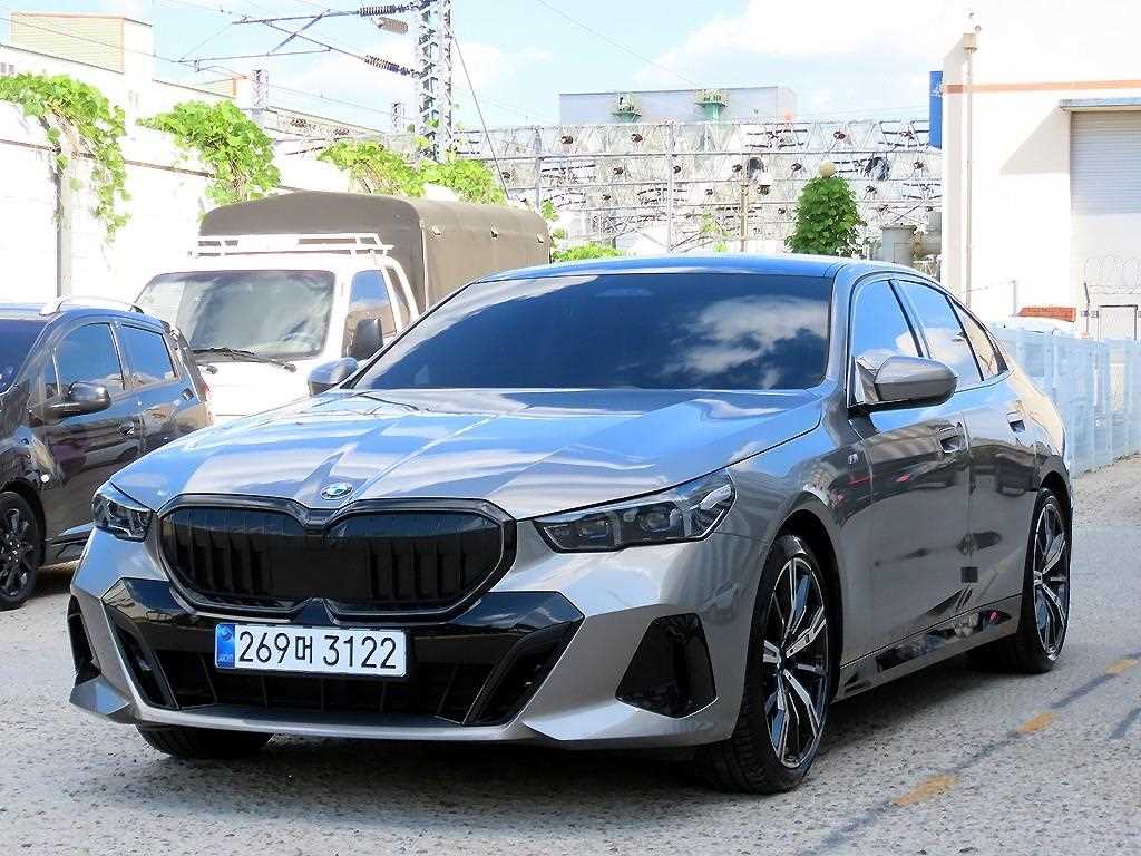BMW 5시리즈 530i xDrive M 스포츠 사진 2/20