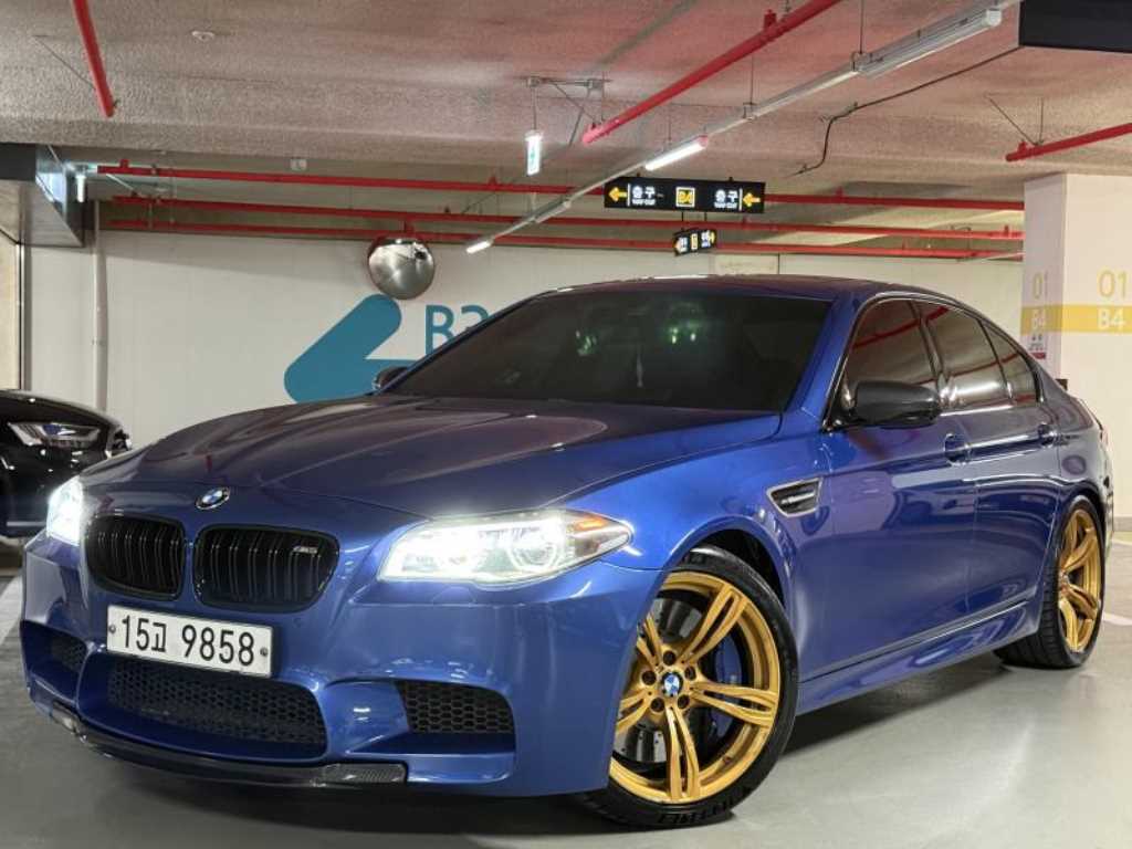 M5 (F90, F10) M5 세단 2015년식