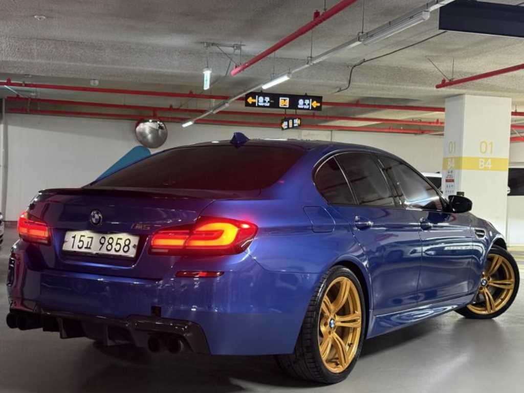BMW 5시리즈 M5 세단 사진 2/20