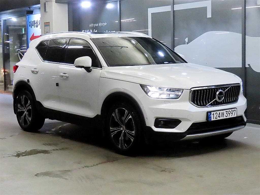 볼보 XC40 B4 AWD R-디자인 사진