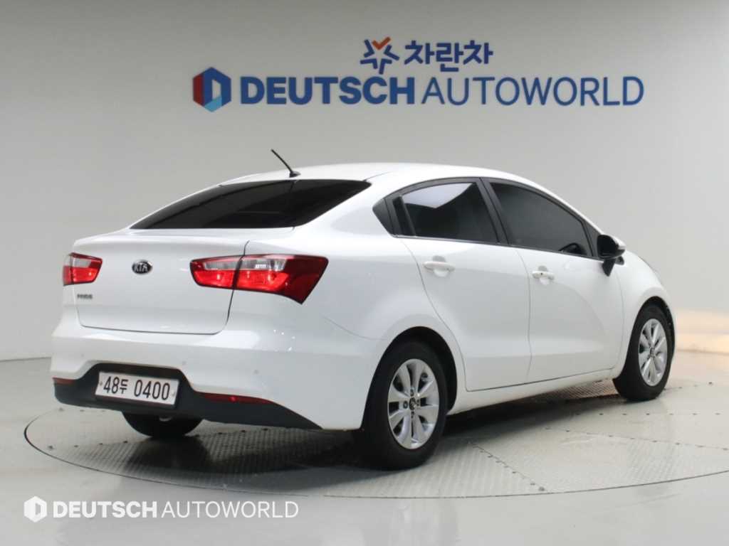 기아 프라이드 4DR 1.6 GDI 럭셔리 사진 2/20