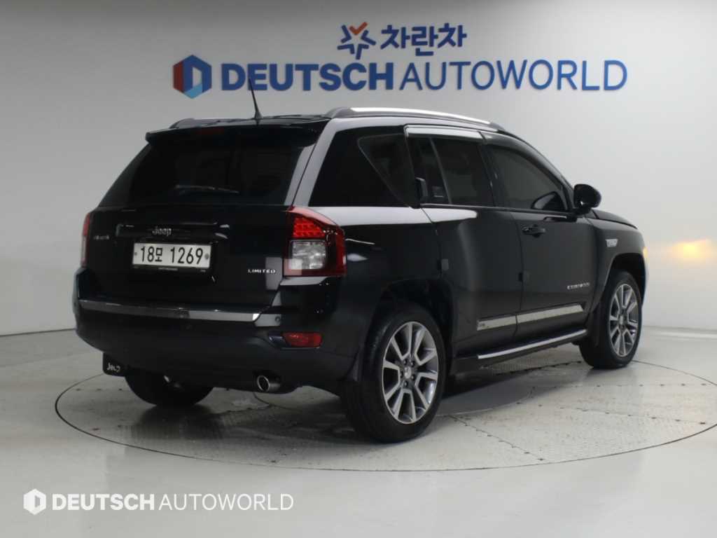 지프 컴패스 2.4 리미티드 사진 2/20