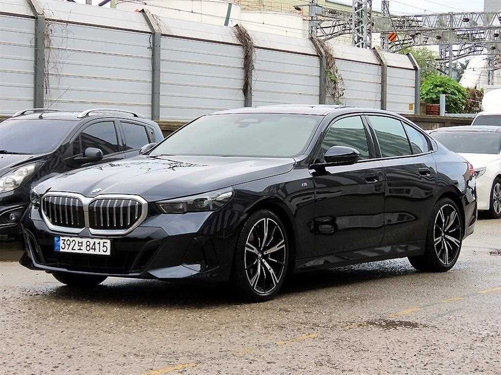 BMW 5시리즈 530i xDrive M 스포츠 사진 2/20