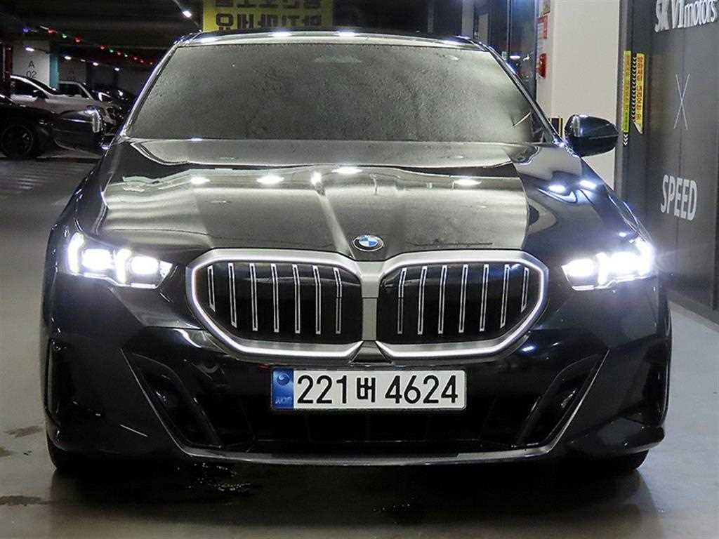 BMW 5시리즈 520i M 스포츠 사진 2/20
