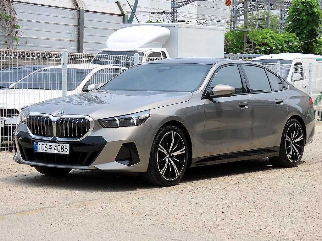 BMW 5시리즈 530i xDrive M 스포츠 사진 2/20