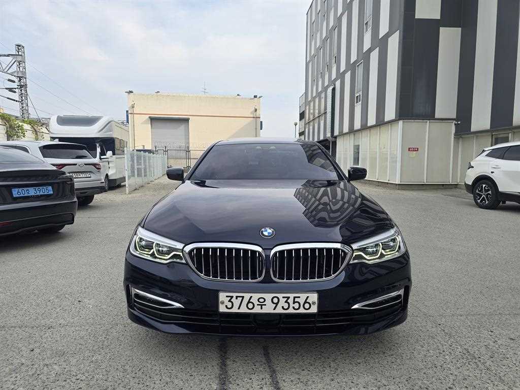 BMW 5시리즈 530i 럭셔리 플러스 사진 2/20