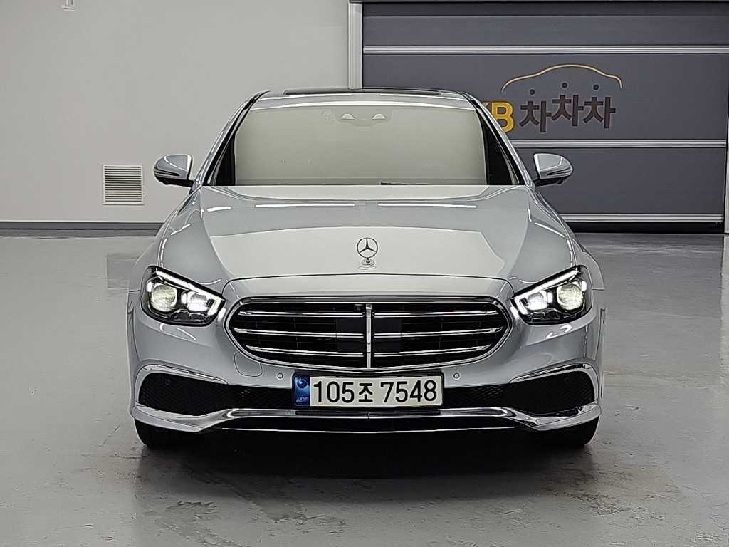 벤츠 E 클래스 E220d 4MATIC 익스클루시브 사진 2/20