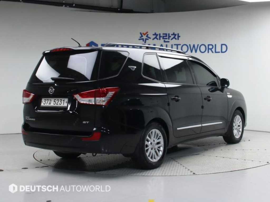 KGM 코란도 4WD GT 9인승 사진 2/20