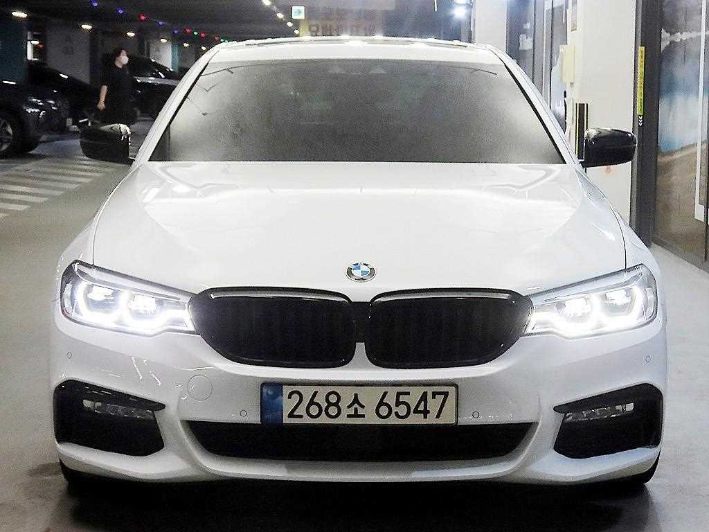 BMW 5시리즈 520d M 스포츠 플러스 사진 2/20