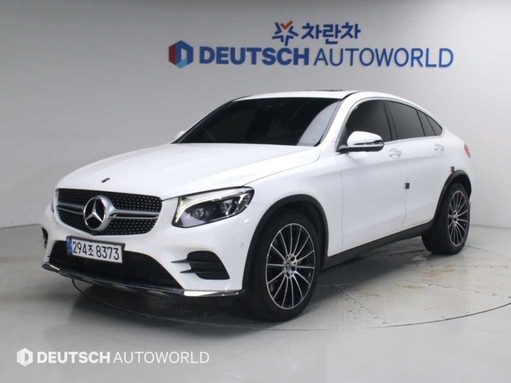 벤츠 GLC 클래스 GLC 300 4MATIC AMG LINE 쿠페 사진 2/20