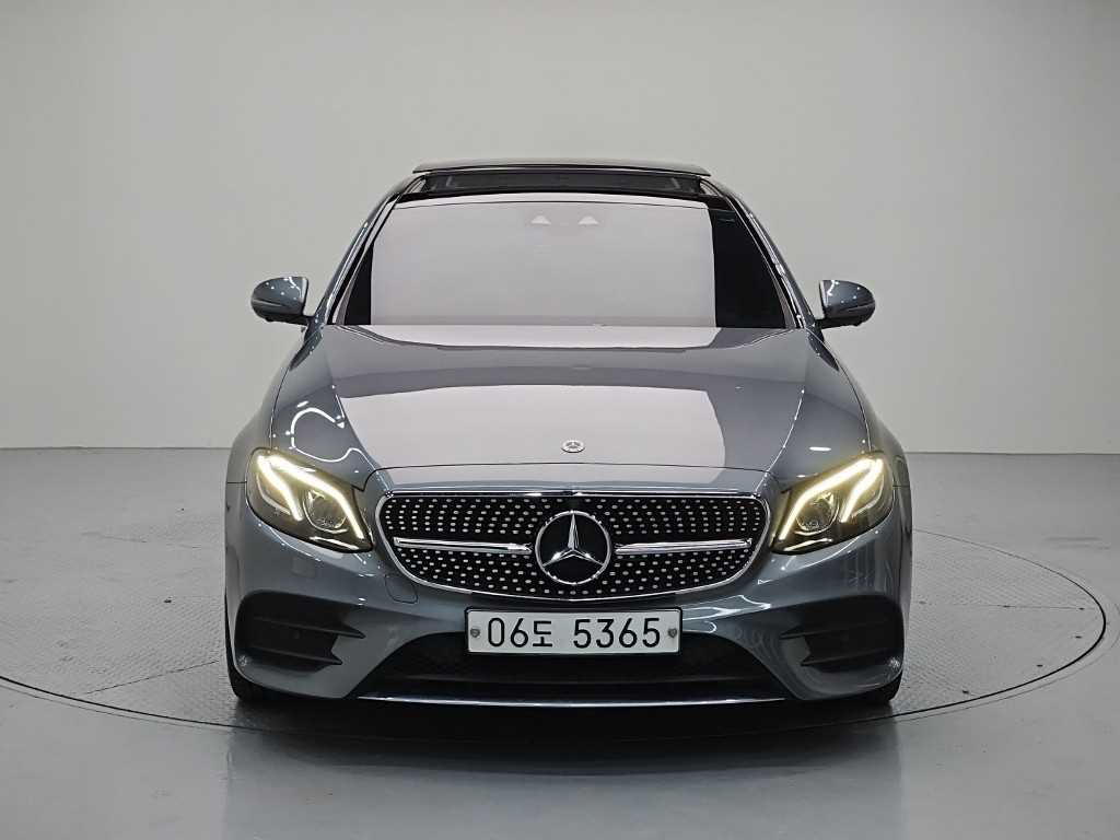 벤츠 E 클래스 E300 4MATIC AMG LINE 사진 2/20