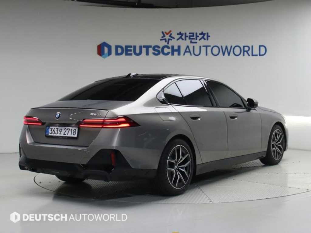 BMW 5시리즈 520i M 스포츠 사진 2/20