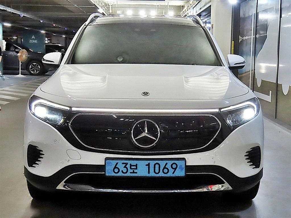벤츠 EQB 300 4MATIC AMG 라인 사진 2/20