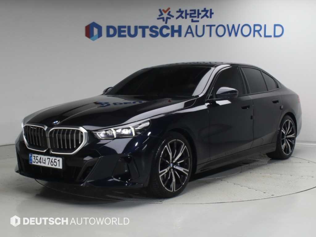 BMW 5시리즈 530i xDrive M 스포츠 사진