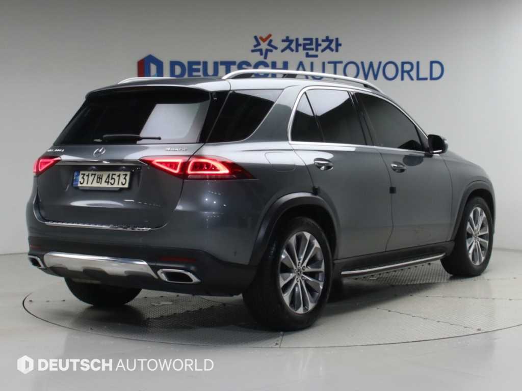 벤츠 GLE 클래스 GLE 300d 4MATIC 사진 2/20