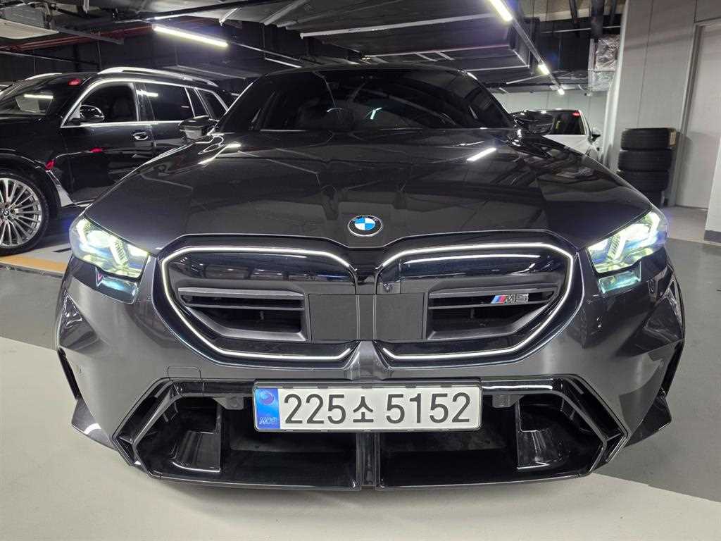 M5 (F90, F10) M5 세단 2025년식