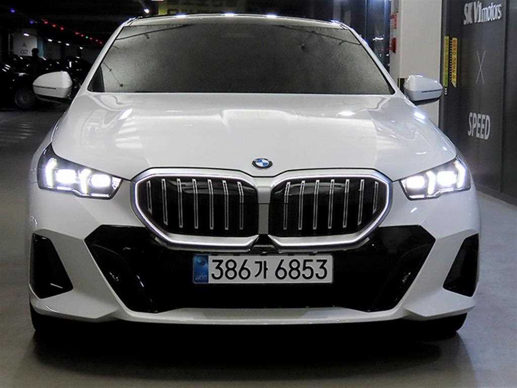BMW 5시리즈 530i xDrive M 스포츠 사진 2/20