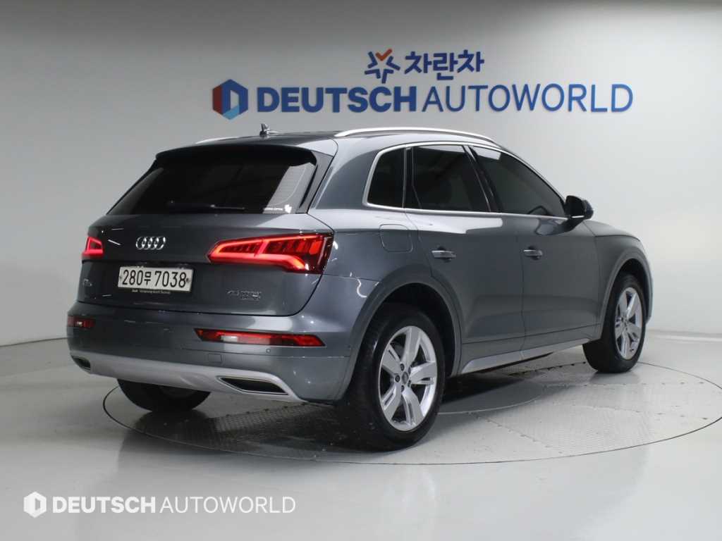 아우디 Q5 45 TFSI 콰트로 사진 2/20