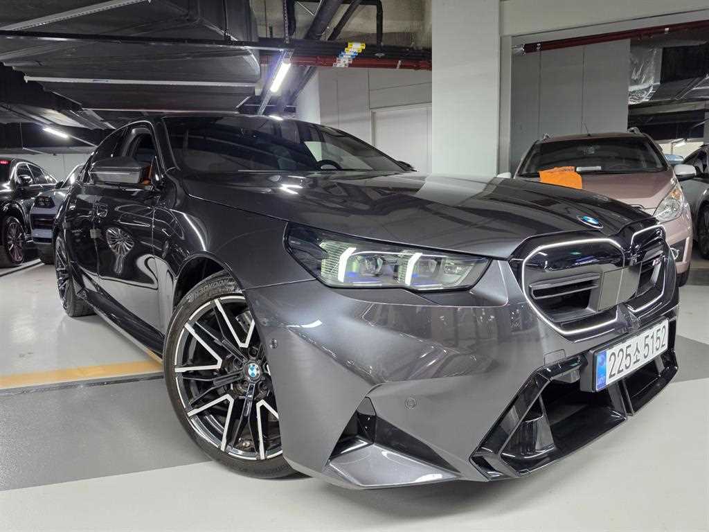 BMW 5시리즈 M5 세단 사진 2/18