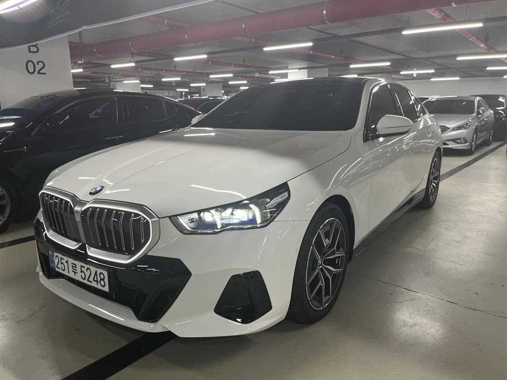 BMW 5시리즈 523d M 스포츠 사진 2/9