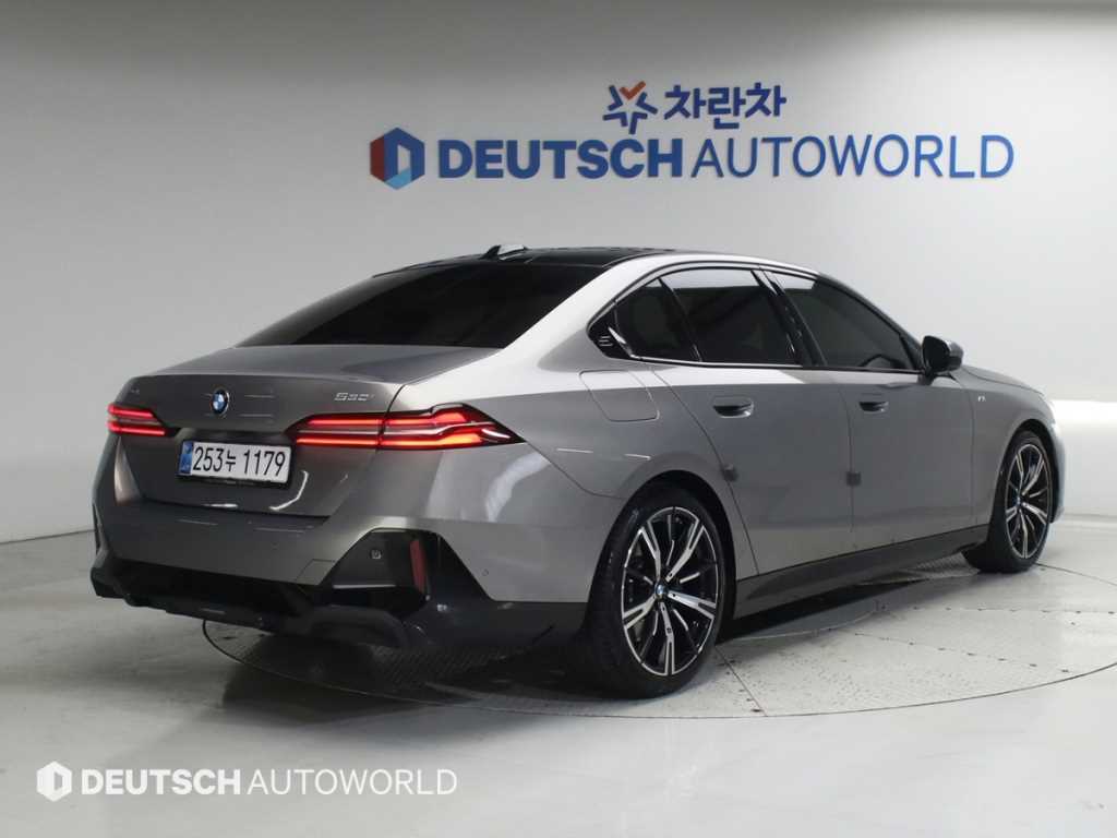 BMW 5시리즈 530i xDrive M 스포츠 사진 2/20