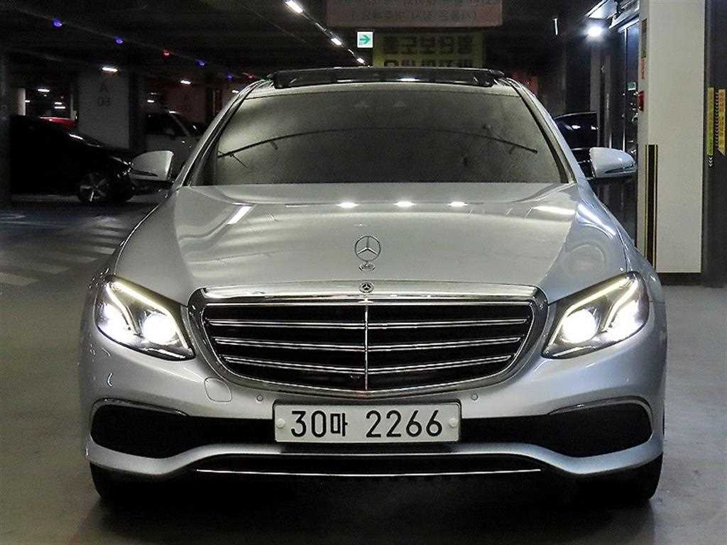 벤츠 E 클래스 E300 4MATIC 아방가르드 사진 2/20