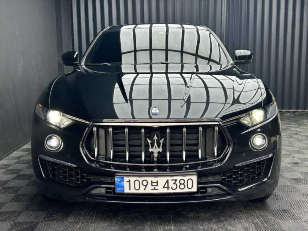 르반떼 2.0 GT AWD 2022년식