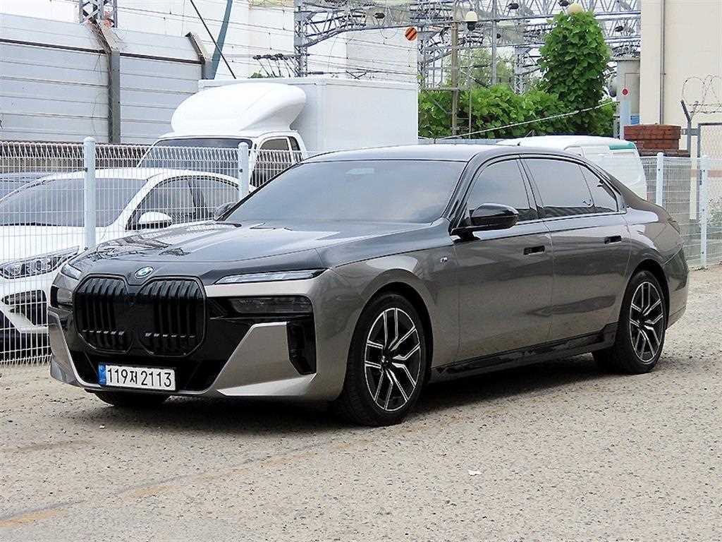 BMW 7시리즈 740i sDrive M 스포츠 사진 2/20