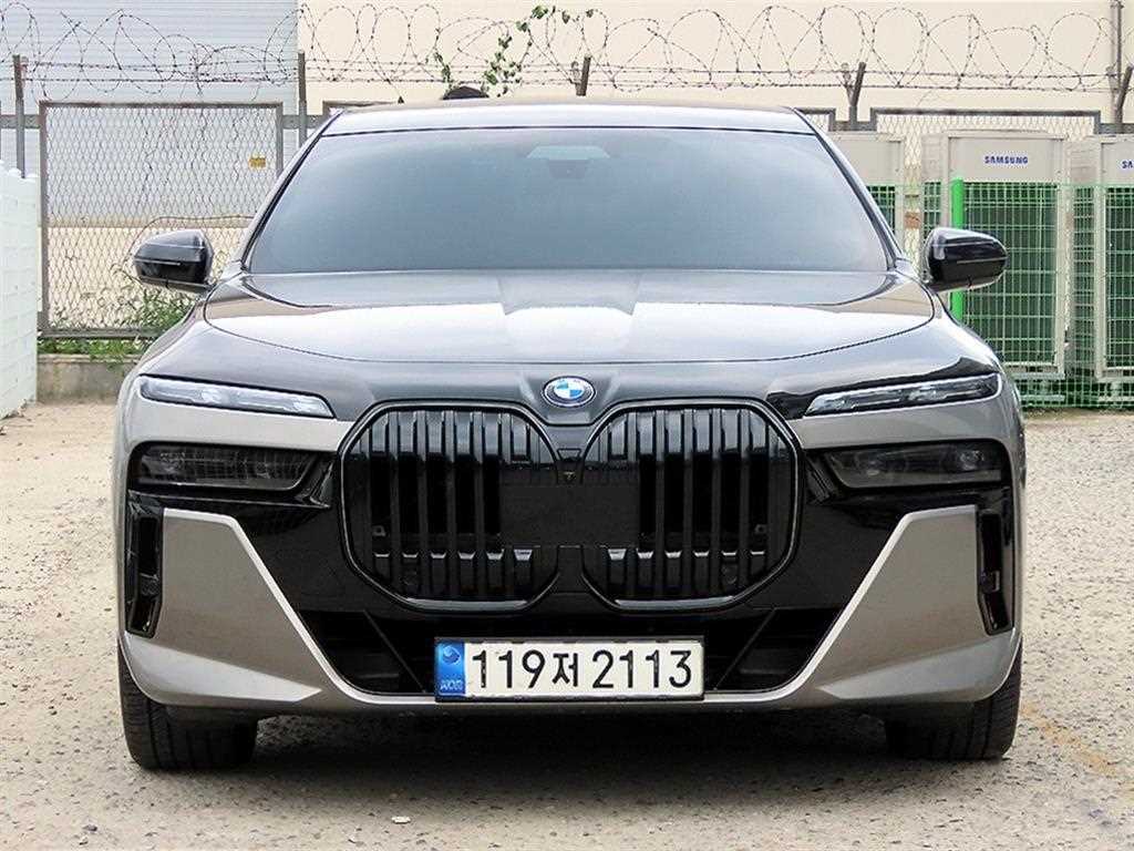 BMW 7시리즈 740i sDrive M 스포츠 사진