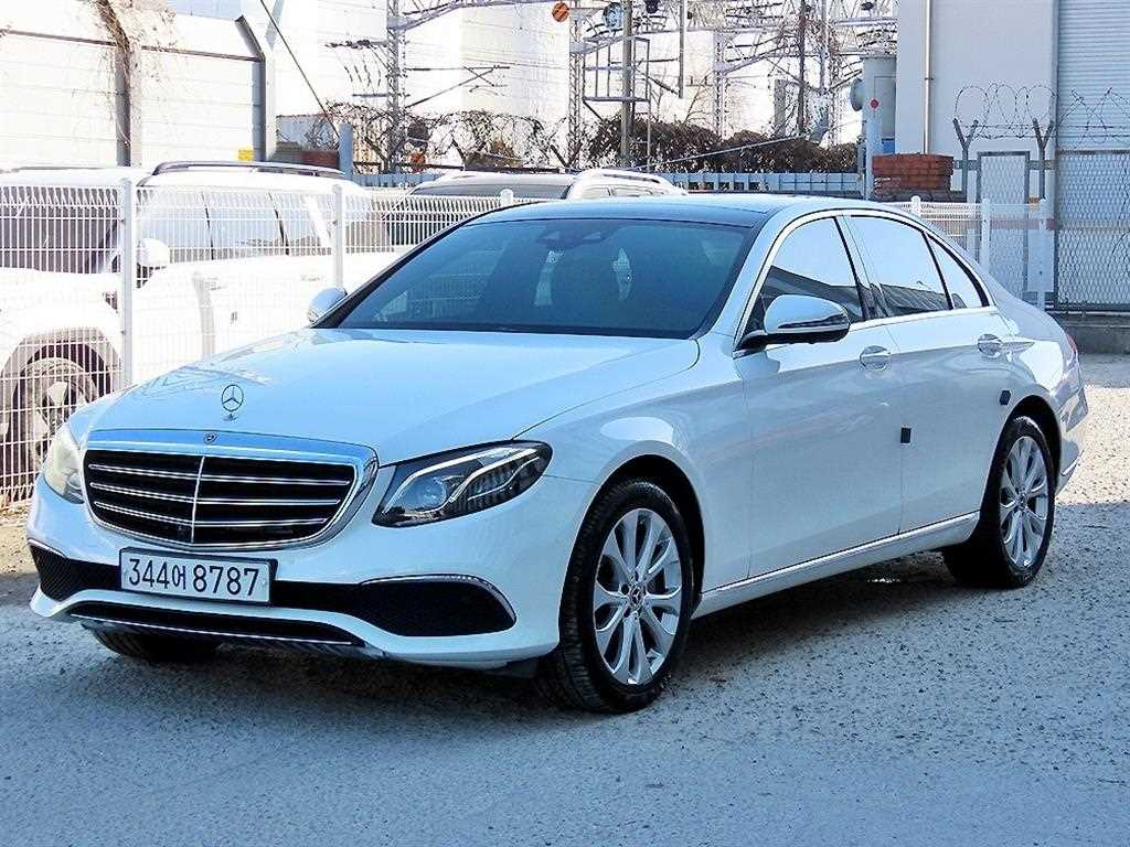 벤츠 E 클래스 E300 4MATIC 아방가르드 사진 2/20