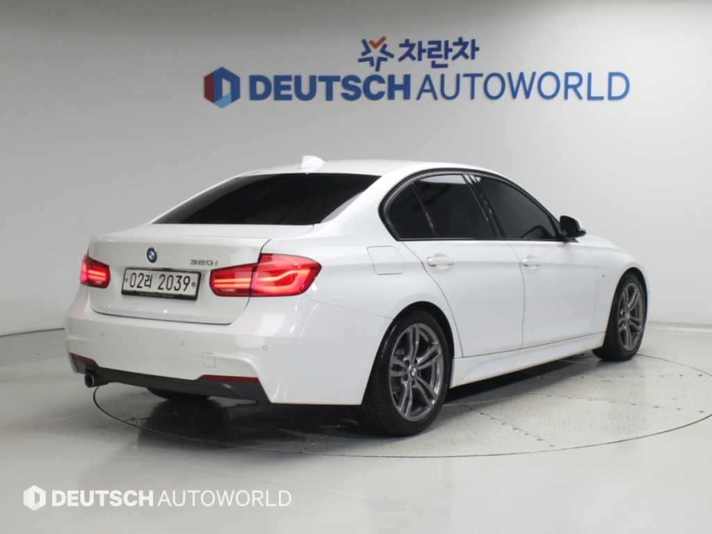 BMW 3시리즈 320i M 스포츠 사진 2/20