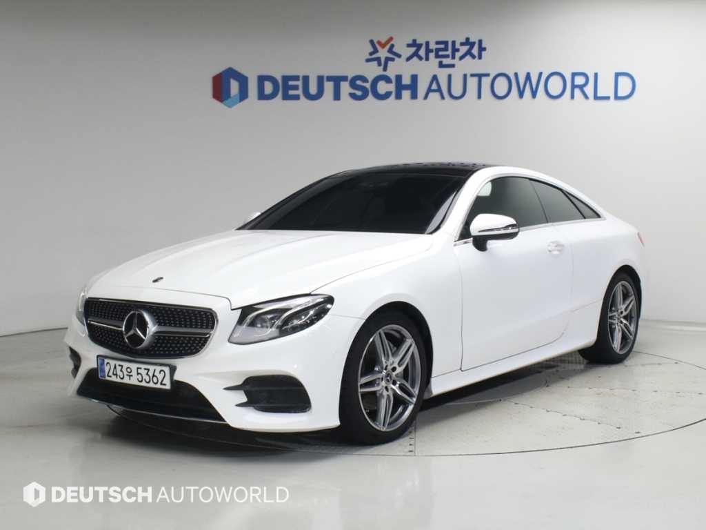 벤츠 E 클래스 E220d 쿠페 사진