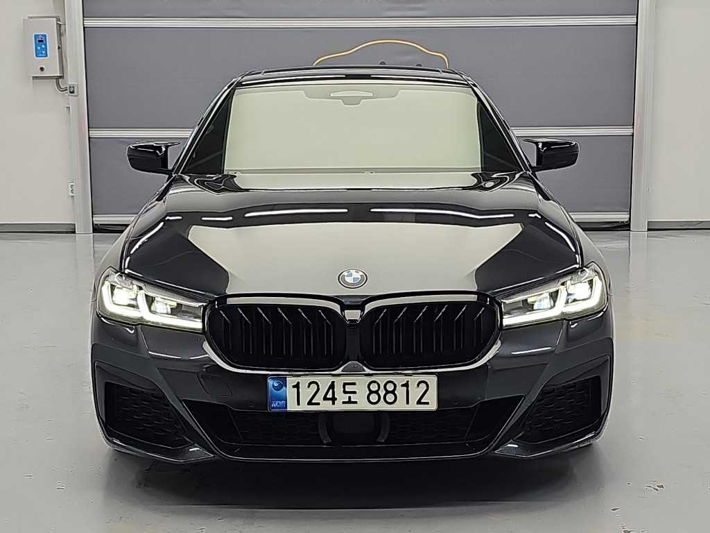BMW 5시리즈 520i M 스포츠 사진 2/18