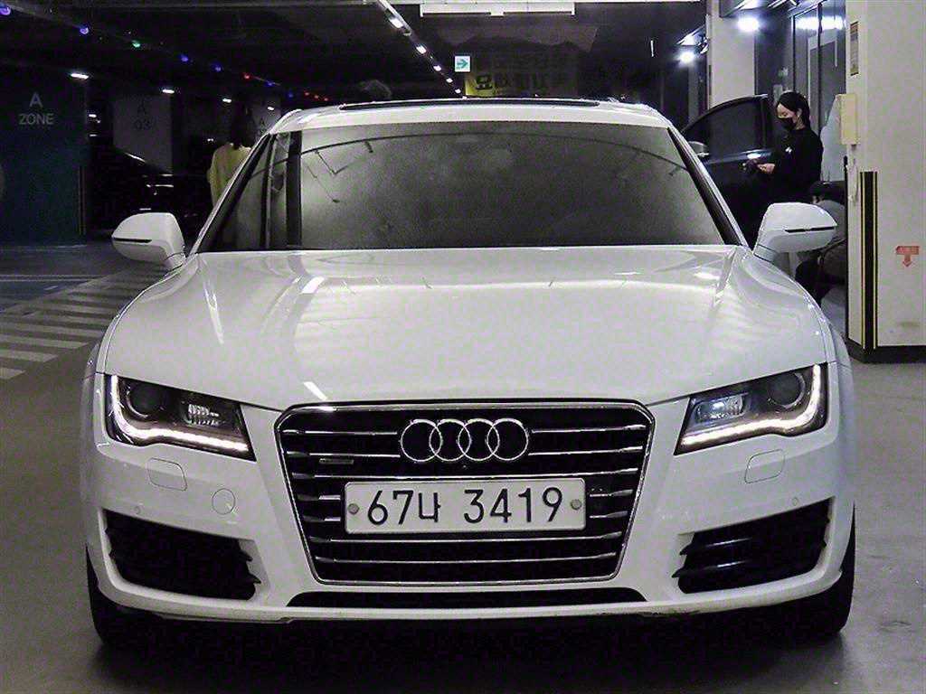 아우디 A7 50 TFSI 콰트로 사진 2/19