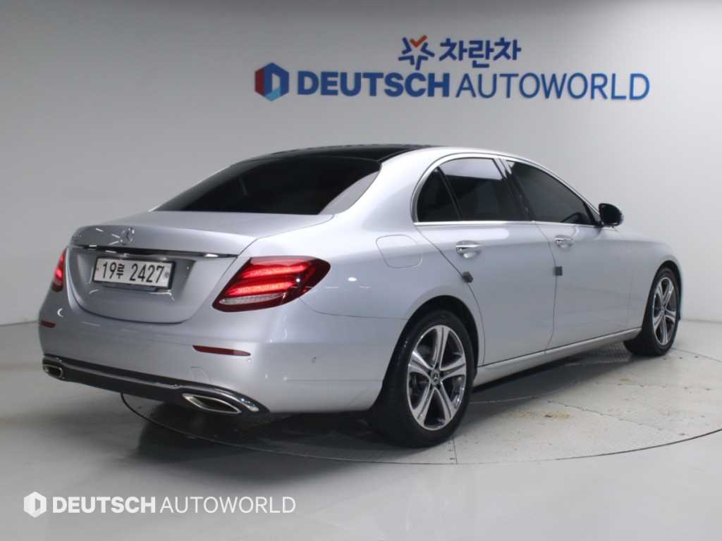 벤츠 E 클래스 E300 아방가르드 사진 2/20