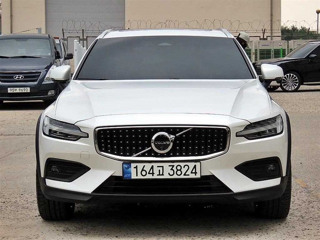 V60 크로스 컨트리 2세대 2.0 B5 얼티메이트 AWD 2024년식
