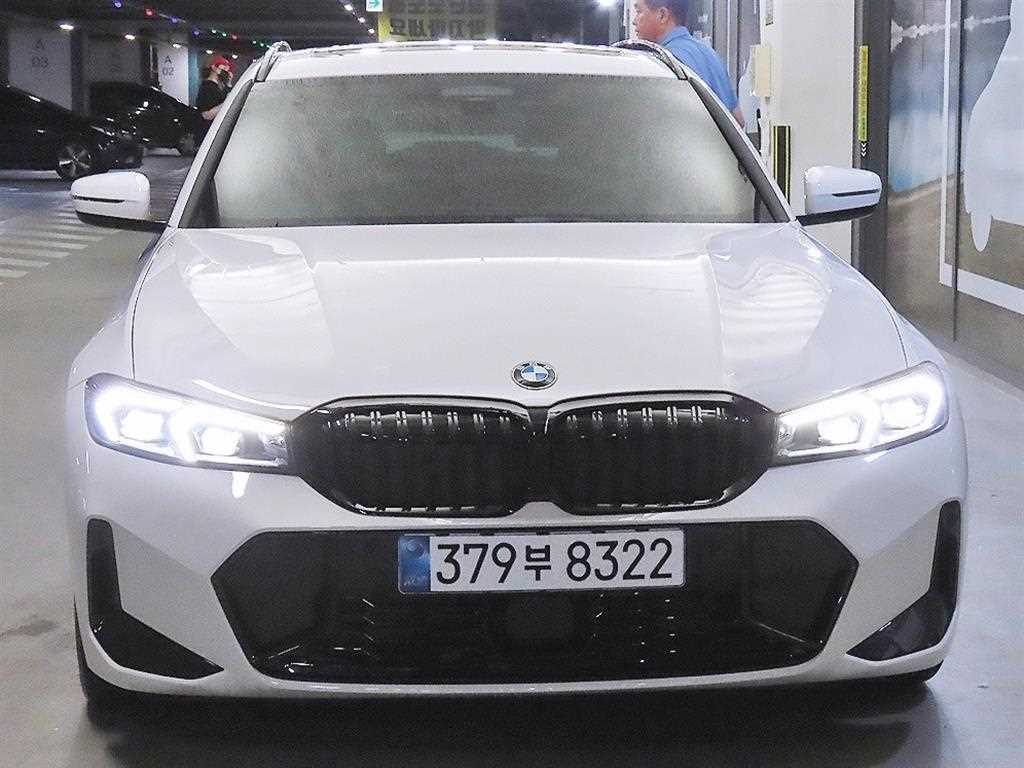 BMW 3시리즈 320i 투어링 M 스포츠 사진 2/20