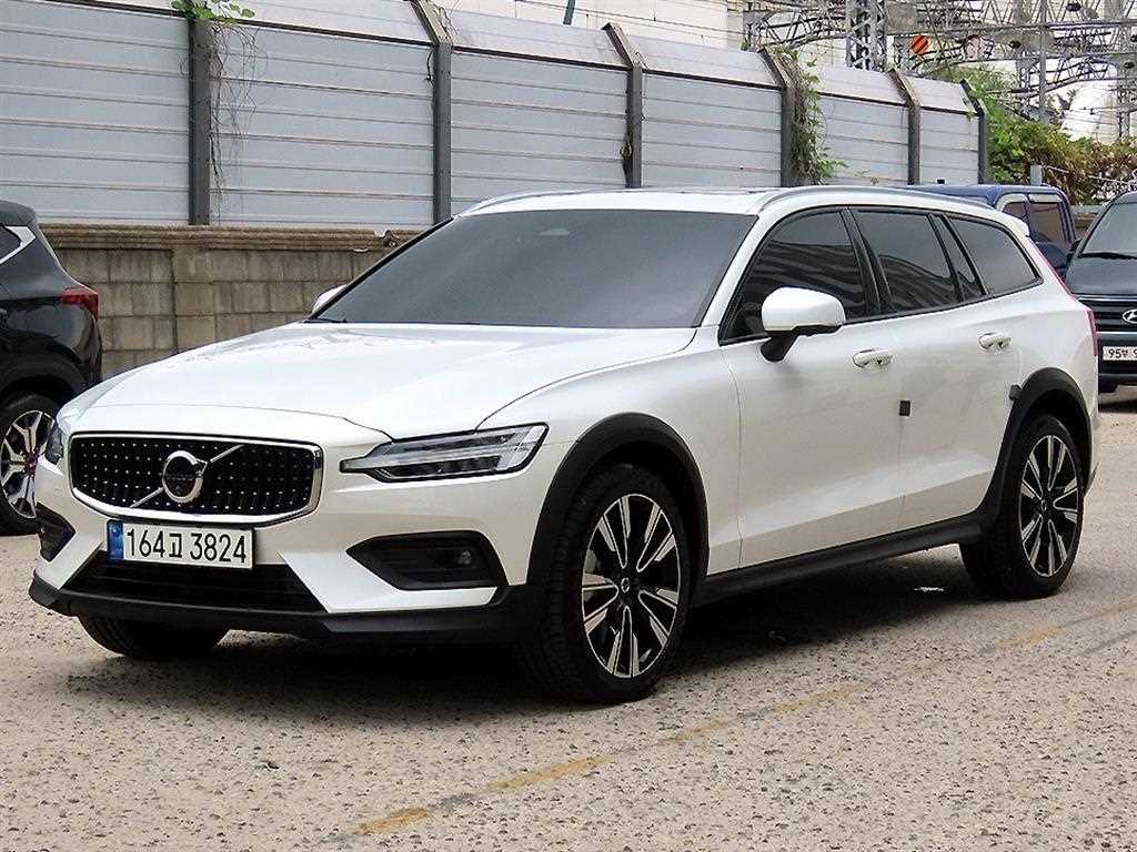 볼보 V60 2.0 B5 얼티메이트 AWD 사진 2/20