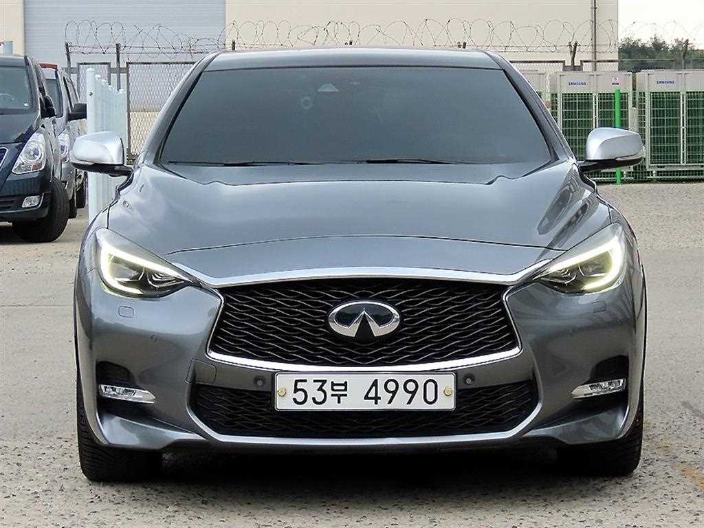 Q30 2.0 프리미엄 시티 블랙 2018년식