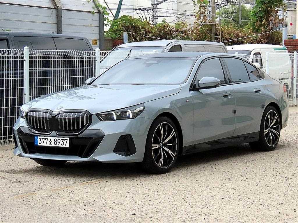 BMW 5시리즈 530i xDrive M 스포츠 사진 2/20