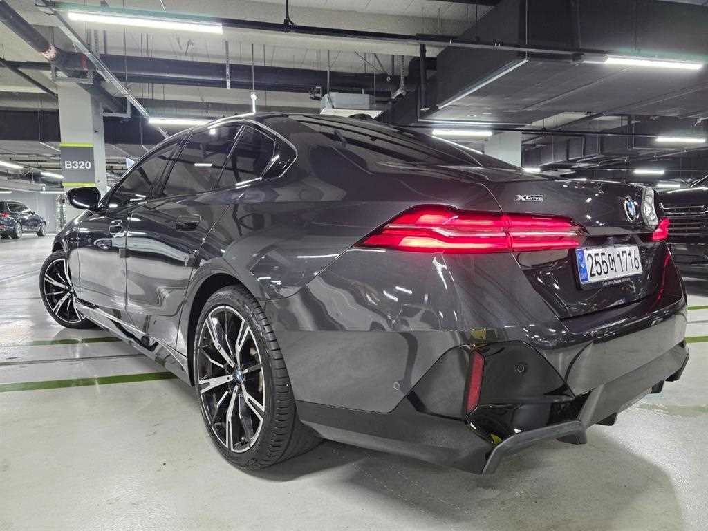 BMW 5시리즈 530i xDrive M 스포츠 사진 2/14