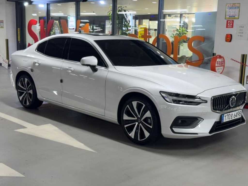 S60(3세대) B5 울트라 브라이트 2025년식