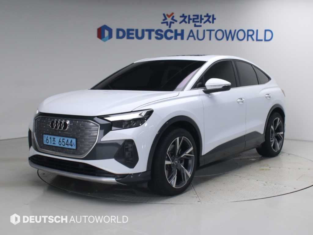 아우디 Q4 45 스포트백 사진