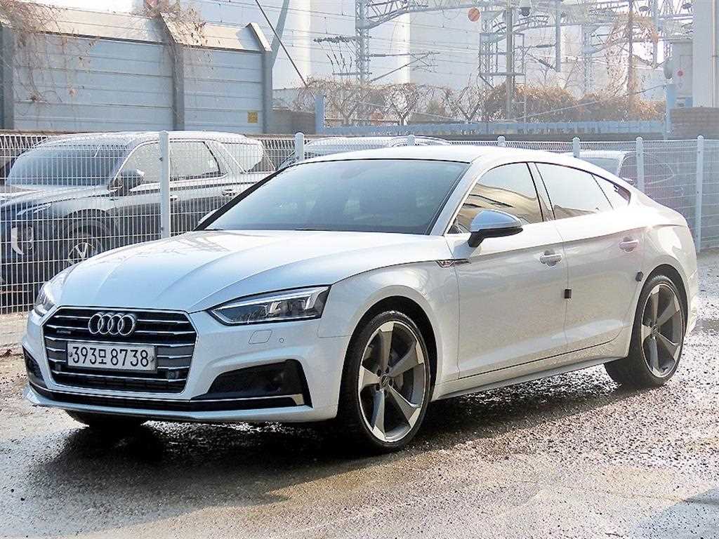 아우디 A5 45 TFSI 콰트로 프리미엄 스포트백 사진 2/20