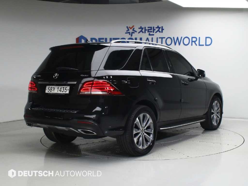 벤츠 GLE 클래스 GLE 350 d 4MATIC 사진 2/20