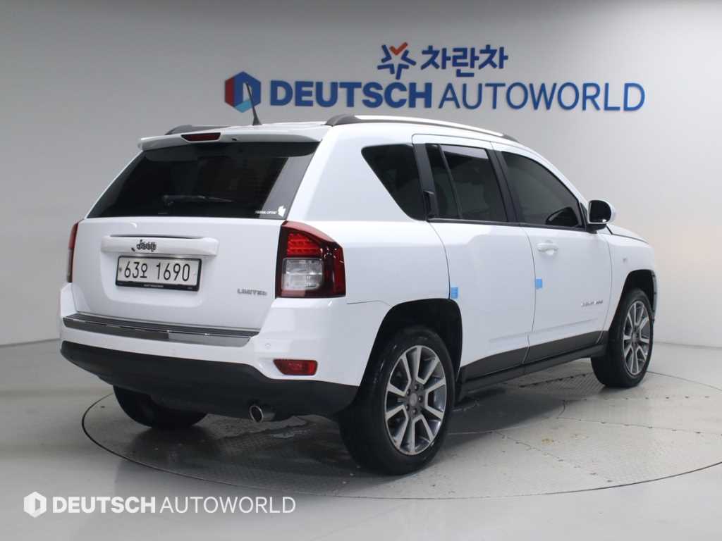 지프 컴패스 2.4 리미티드 사진 2/20