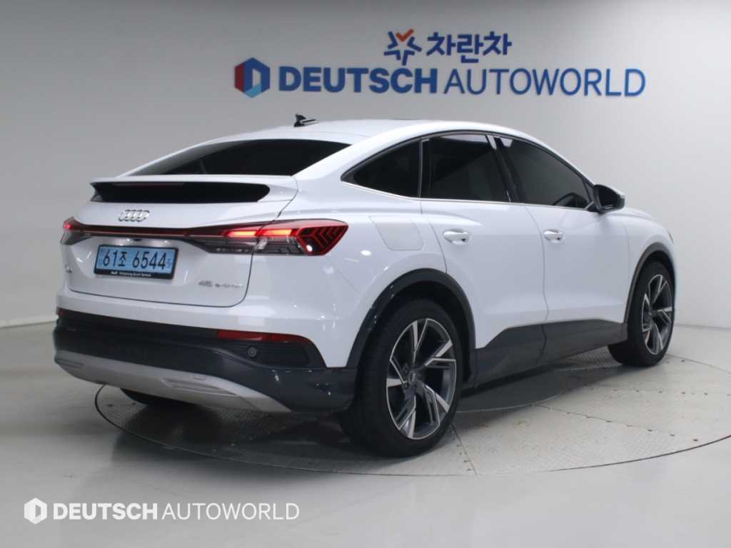 아우디 Q4 45 스포트백 사진 2/20