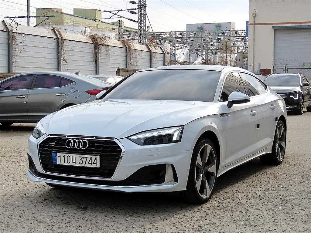 아우디 A5 40 TFSI 콰트로 스포트백 사진 2/20