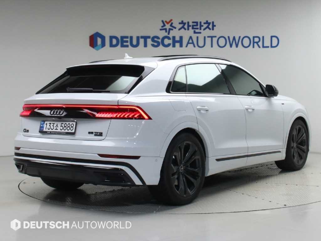 아우디 Q8 55 TFSI 콰트로 프리미엄 사진 2/20
