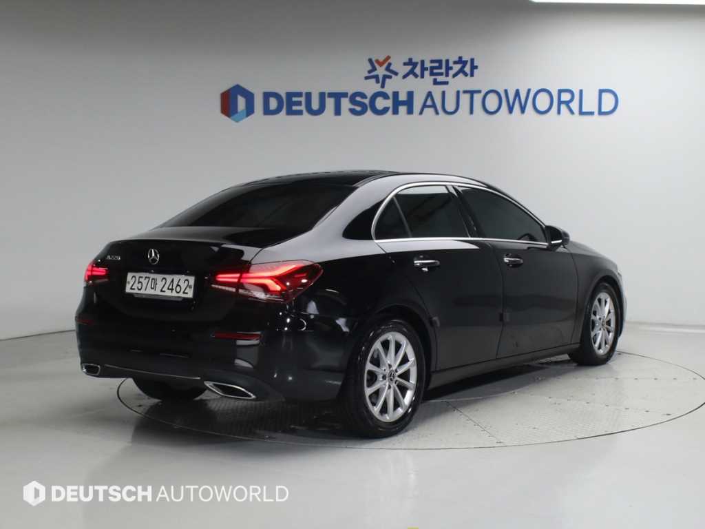 벤츠 A 클래스 A220 세단 사진 2/20